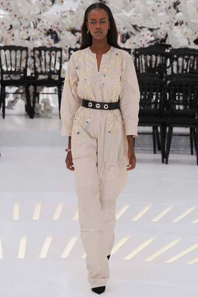 Look 10